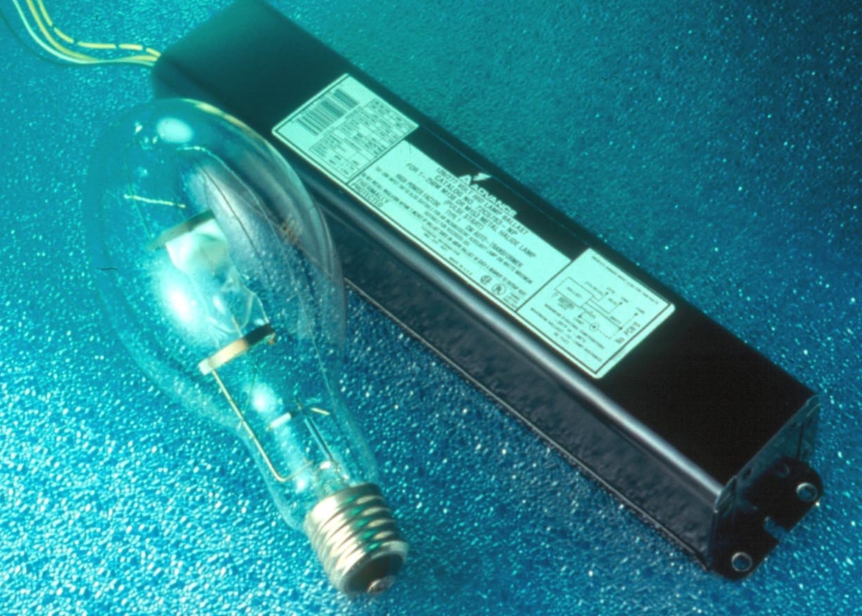 Advance Introduces "FCan" Ballasts For PulseStart Metal Halide