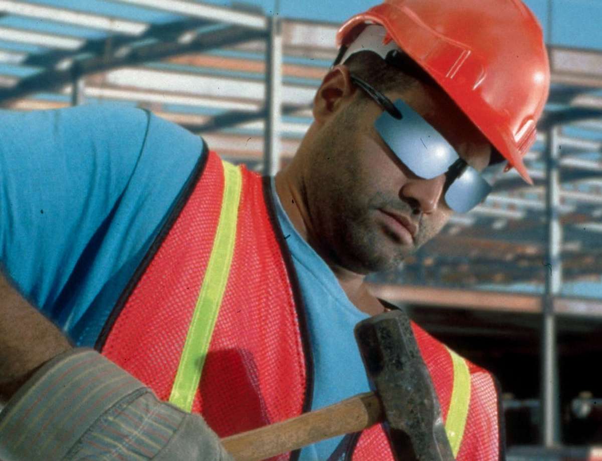 Scratch-resistant Lenses in work