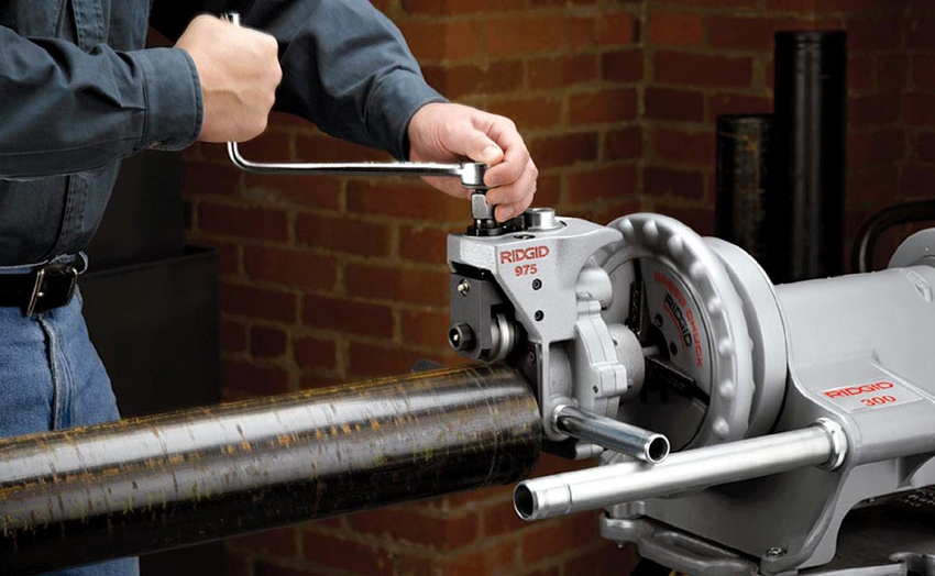 RIDGID® 975 Combo Groover Offers Exclusive Auto Tracking Feature for