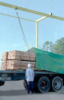Flatbed Tarping provides safe way to tarp loads.