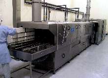 Tunnel Washers feature jam-proof construction.