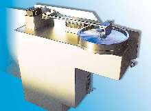 Dip-Flux Feeder facilitates flip chip assembly.