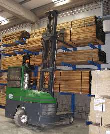 Lift Truck handles long loads.