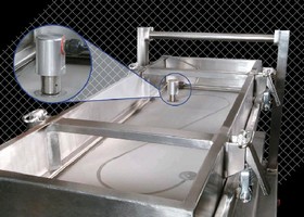 Blinding Control System helps screen sticky, fine powders. Blinding Control System helps screen sticky, fine powders.