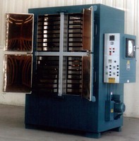 Electric Cabinet Oven reaches temperatures to 750°F. Electric Cabinet Oven reaches temperatures to 750°F.