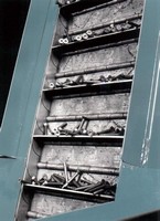 Chain Conveyor has ergonomic design for moving small parts. Chain Conveyor has ergonomic design for moving small parts.