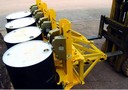 Fork-Mounted Drum Handler lifts 4 drums simultaneously.