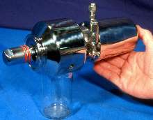 Sampler captures uniform samples of medium-viscosity fluids.