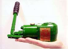 small hydraulic jack