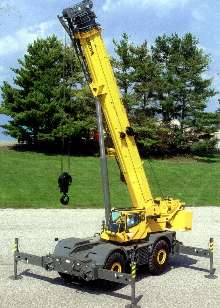 Boom Crane is suited for rough terrain.