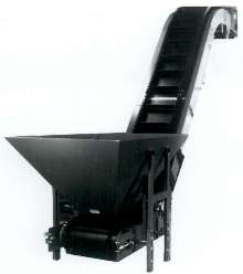 Inclined Conveyor moves small parts and granular materials.