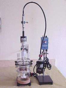 Mixer/Stirrer operates in open or closed vessels.