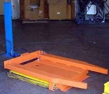 Pneumatic Cart Lift lowers down to 4.9 in.