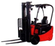 Electric Lift Truck has 3-wheel, rear-drive design.