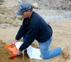 Sandbagging Kit can be operated by one person.