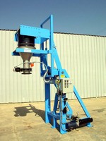 Drum Discharger features concentric 304 SS discharge cone.