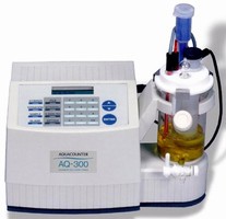 Coulometric Titrator features built-in status monitor.