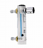 Flowmeter manually controls oxygen flow.