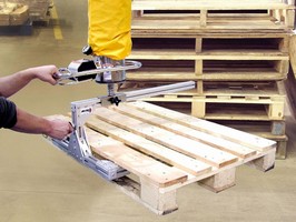 Lifting Attachment enables pallet handling by 1 person.