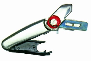 Carpet Knife offers quick blade changeouts.