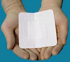Wound Dressing contains broad-spectrum antibacterial agent.
