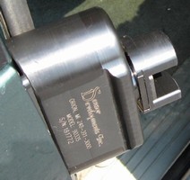 Sensor determines force of sliding doors prior to reversal.