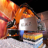 Heavy-Duty Robot streamlines de-palletizing processes.