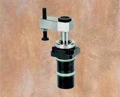 Heavy-Duty Swing Clamps can be mounted in space-limited areas.