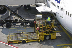 PIRTEK O'Hare Replaces 270 Hose Assemblies on Freight Loaders at the O'Hare International Airport