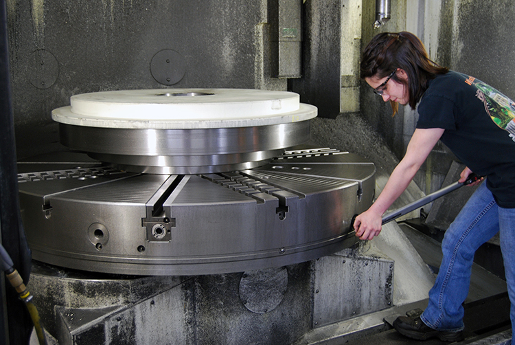 Pinch adjusts the worktable of the Fives Gidding & Lewis VTC 1600 turning machine she operates.